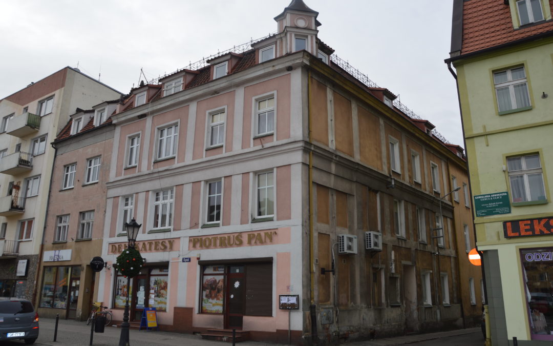 Kolorowe kamienice przygotowania do podpisania umowy.